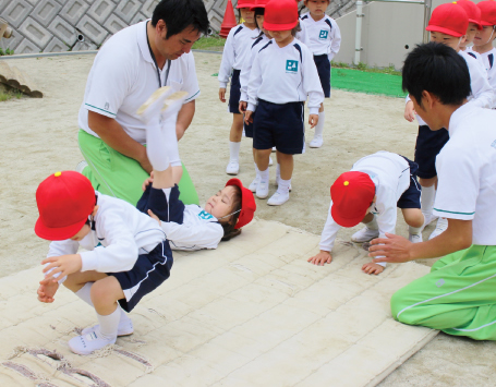 心の自由で活きる集団教育